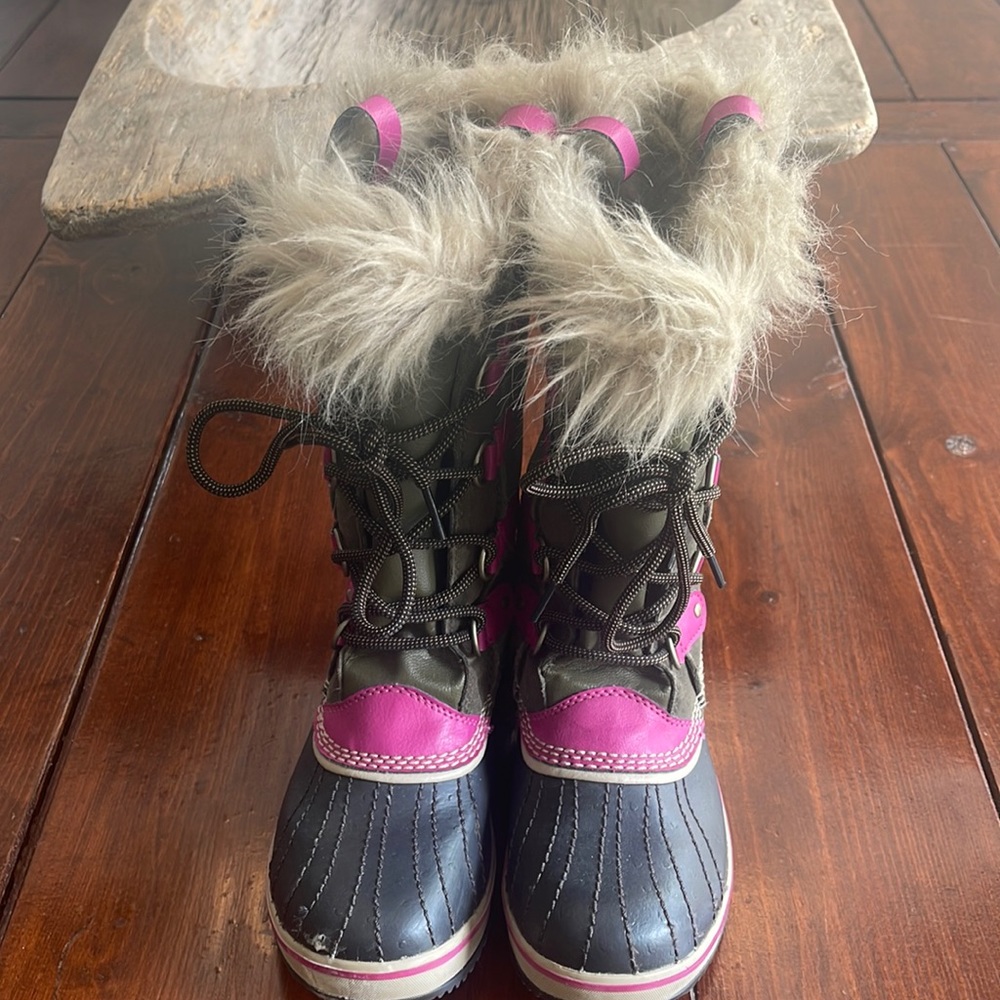 Girls Sorel fur snow boots
